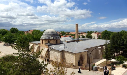 Malatya'nın Tarihi ve Kültürel Bir Hazinesi: Selçuklu Dönemine Ait Önemli Bir Camii Olan Battalgazi Ulu Camii, Ziyaretçilerini Kendine Hayran Bırakıyor