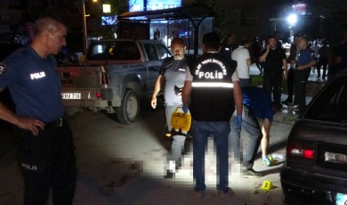 Trafikte tartıştıkları baba oğula kurşun yağdırdılar