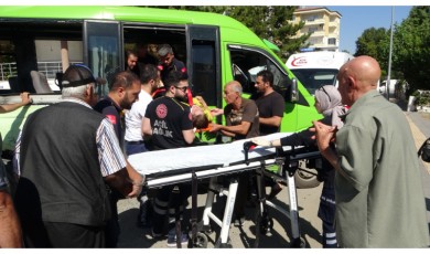 Malatya'da 2 minibüsün çarpıştığı kazada 15 kişi yaralandı!