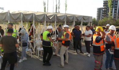 Malatya’da ağır hasarlı binaların patlayıcı ile yıkımları sürüyor