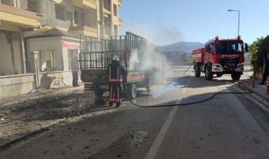Seyir halinde olan kamyonetin kasasında yangın!..
