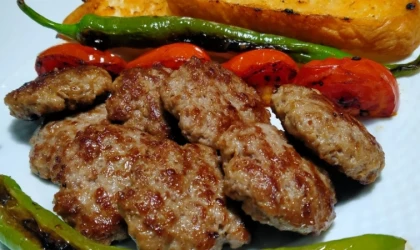 42 yıllık köfteci, köfteye lezzet katan sırrını açıkladı! Asla köfte sönmüyor...