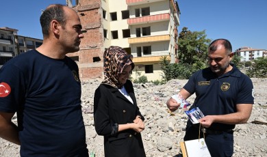 Depremzede Tuba Yaşar: Enkazdan çıkan küçük bir eşyam bile benim için çok kıymetli!