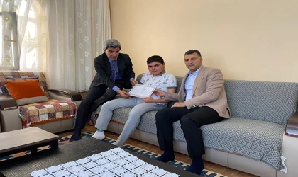 Evde eğitim gören öğrenciye, diploma sürprizi!..