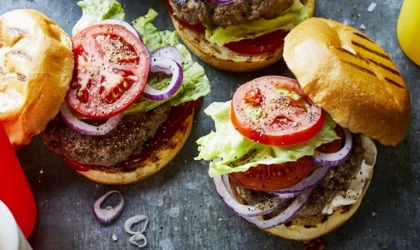 Fast Food keyfi evde! Evde hamburger yapmak hiç bu kadar kolay olmamıştı! En leziz hamburger için sizi tarifimizi uygulamaya davet ediyoruz...