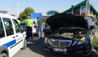 Hava Lojmanları kavşağında feci kaza: Bir kişi yaralandı