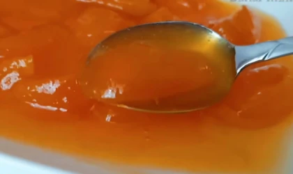 Kayısı reçeli yaparken içine ekleyin. Asla şekerlenmiyor ve yıllarca bozulmuyor…