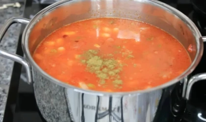 Lokanta ustalarının sırlı kuru fasulye tarifi. Yemeğe ekleyince gazı alıyor, lezzetini 9’a katlıyor…