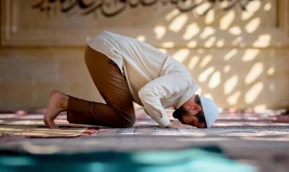 Namaz sureleri sıralaması nedir? Namazda hangi sureler okunur? Namaz kılarken hangi zammı sureler okunur?