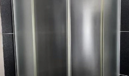 Sakın çöpe atmayın! Duşakabin kireç lekelerini ovalamadan temizleyin...