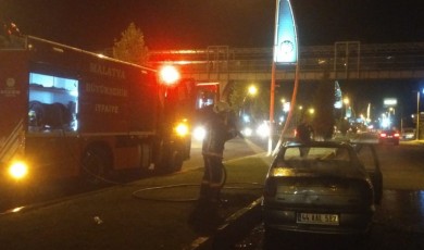 Seyir halindeki otomobil, MAŞTİ mevkiinde, alev topuna döndü!