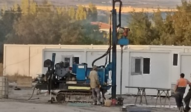 Akçadağ ilçesinde Emlak Konut tarafından yapılacak olan çarşı için ilk kazma vuruldu