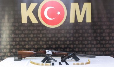 Deprem Bölgesi Malatya'da silah kaçakçılığına polis engeli: 4 zanlı gözaltında