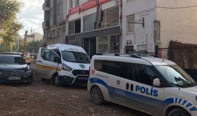 Deprem fareleri iş başındaydı: Duvarı delerek girdikleri BBP il binasında ne varsa alıp götürdüler