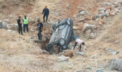 Doğanşehir'de kontrolden çıkan araç şarampole yuvarlandı!