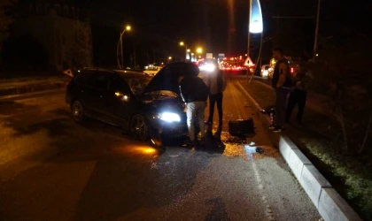 Kontrolden çıkan araç refüje çarpıp karşı şeride geçti