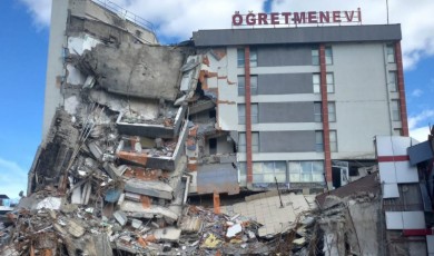 Malatya'da yıkılan öğretmenevinin arazisine ne yapılıyor? Milli Eğitim Bakanlığı göreve...