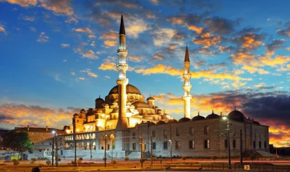 Onlar, sanki yakut ve mercandır