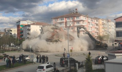 Prof.Dr. Fikret BİRDİŞLİ / Doğal felaketle değil, sosyal felaket sonucu ortada kalan orta hasar yaşamlar!