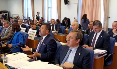 Bütçe görüşmelerinde olay! Ak Parti ve CHP Milletvekilleri birbirine girdi! Ücretli öğretmenlere büyük vicdansızlık!