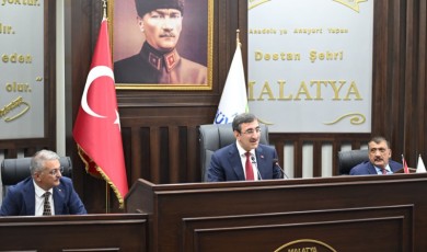 Cumhurbaşkanı Yardımcısı Yılmaz: Deprem bölgesinde yaraların sarılması için 3 trilyon liradan fazla para harcanacak