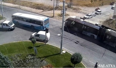 Deprem Bölgesi Malatya'da dikkatsizlik ve kural ihlalleri kaza getirdi!