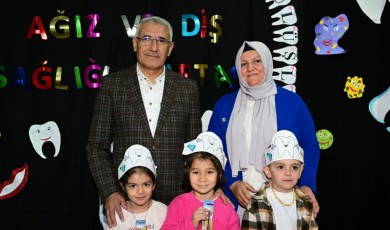 Güder çocuklara ağız ve diş bakım seti dağıtarak miniklerden söz aldı!