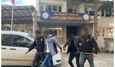 Malatya'da, 11 ayrı suçtan aranan oto fareleri polisten kaçamadı!