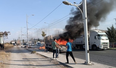Malatya'da seyir halindeki kamyonet alev alev yandı