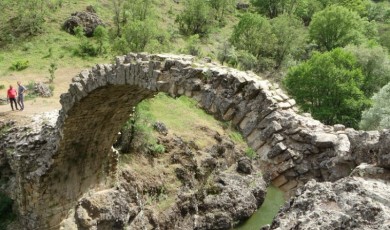 Arapgir'deki, 2 bin yıllık Taş Köprü' de restorasyon çalışmaları tamam!