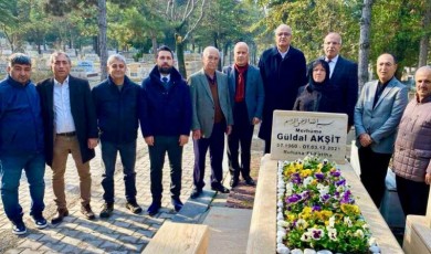 Güldal Akşit, mezarı başında anıldı