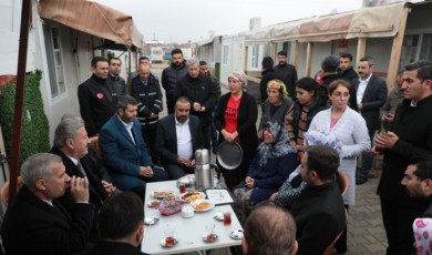 Kayseri’nin yardım tırları, Kardeş Belediye Yeşilyurt’a teslim edildi