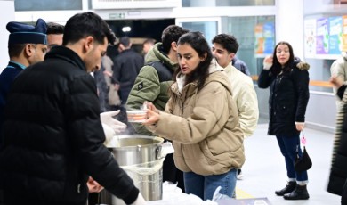 Malatya'da, vize haftasında, çorba ikramı, öğrencilerin içini ısıtıyor!