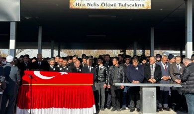 Malatyalı şehidin cenazesinde CHP'ye tepki! CHP çelengini parçaladılar