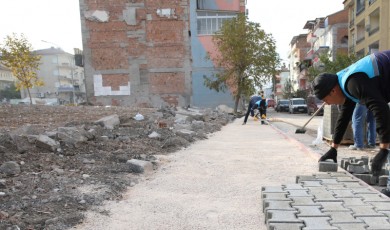 Selçuklu Mahallesi’nde kaldırım ve kilit taşı döşeme çalışması yapılıyor!