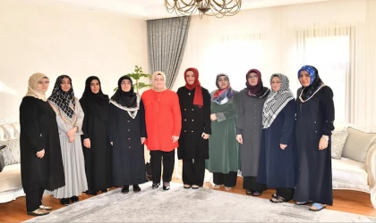 Vali beyin eşi, Müftülük heyetini misafir etti!..