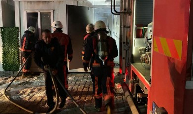 Depremzede ailenin kaldığı konteyner yandı!