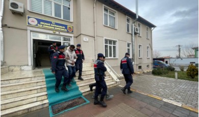 Kablo hırsızları jandarmadan kaçamadı!