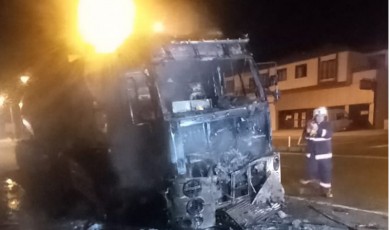 Malatya'da seyir halindeki beton mikseri cayır cayır yandı!