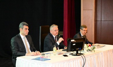 Vali Yazıcı, işlerin yavaş yürümesini eleştirdi: Savsakladığınızı görüyorum!