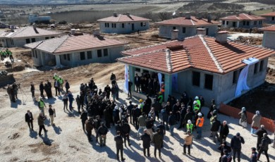 Bakan Özhaseki: Doğanşehir'deki 64 köy evimizi yerinde inceledik!