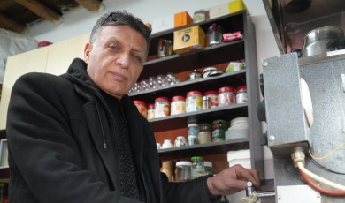 Depremle birlikte hayatı alt üst oldu, umudunu kaybetmedi, tekrar işinin başına geçti