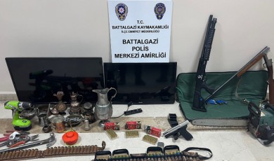Film değil gerçek: Bir eve hırsızlık için giren şahıs, elbise dolabında yakalandı!