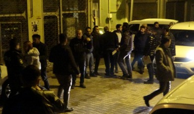 Husumetlilerin silahlı satırlı kavgasında ortalık savaş alanına döndü