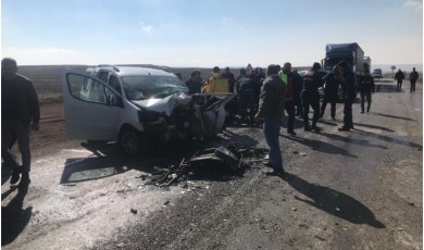 Kangal-Malatya kara yolunda kafa kafaya çarpıştılar: 1 ölü, 1 ağır yaralı