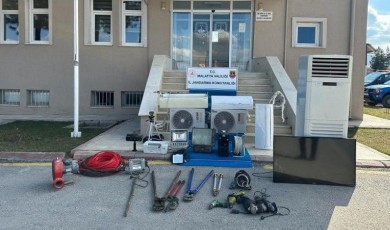 Malatya'da evlerden hırsızlık yapan zanlılar jandarmaya takıldı!