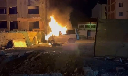 Park halindeki araç alevlere teslim oldu!..