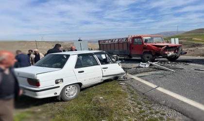 Malatya’da otomobil ile kamyonet çarpıştı!..