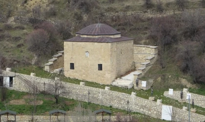 Malatya’daki, 200 yıllık mescit zamana direniyor!..