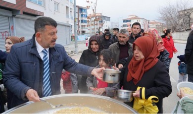 Pilav Fırtınası: Veli Ağbaba'nın İftarı Kuyruğa Girdi!